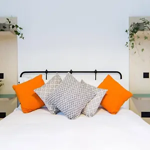  Apartamento The Plywood Flat, Modern Style In A Traditional Tenement