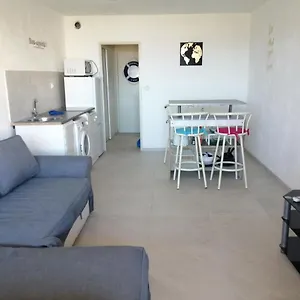studio-vue-mer-port-de-hyeres-83400.fr-provencehotel.com/