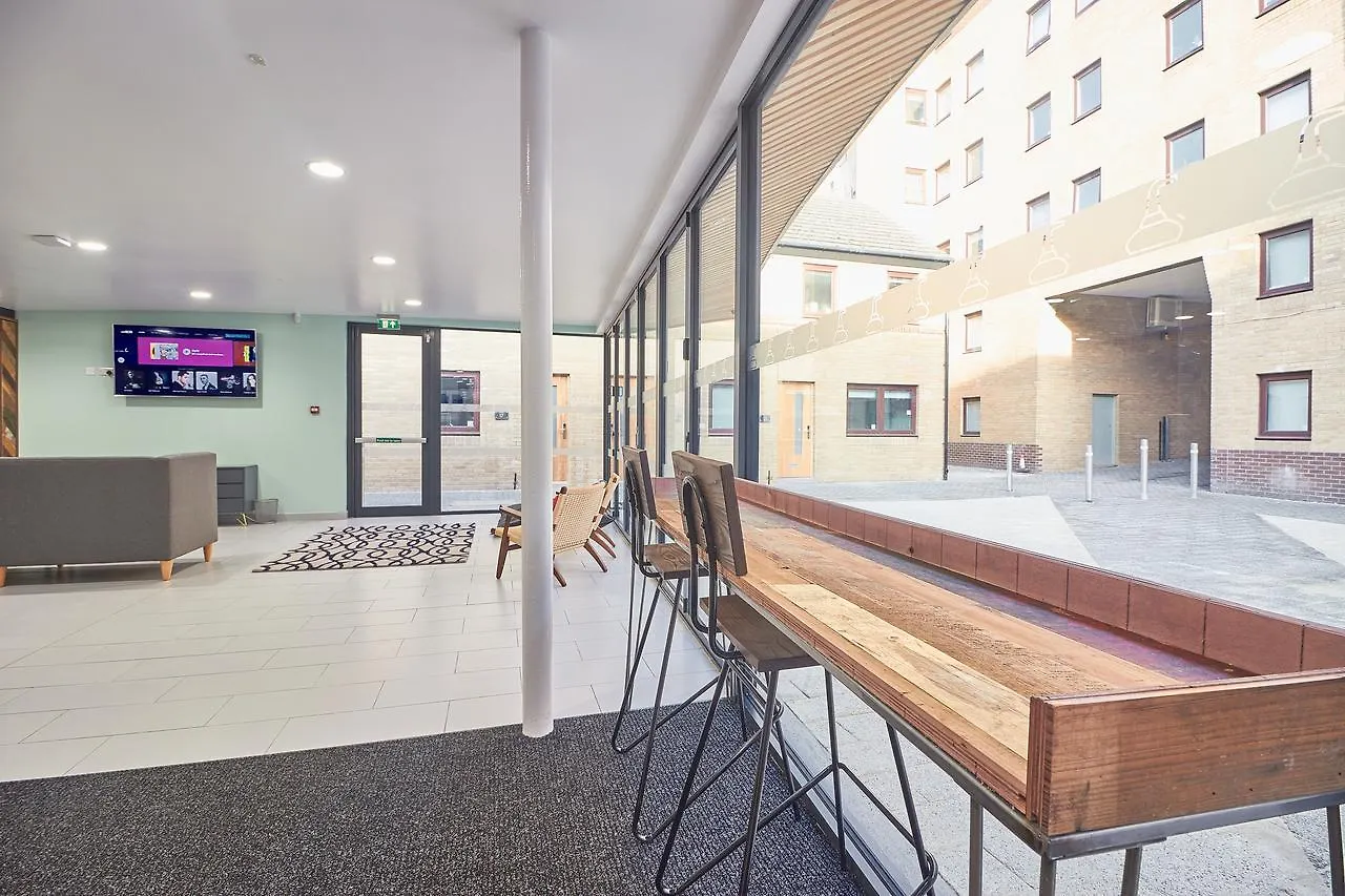 Destiny Student - Meadow Court Apartment Edinburgh