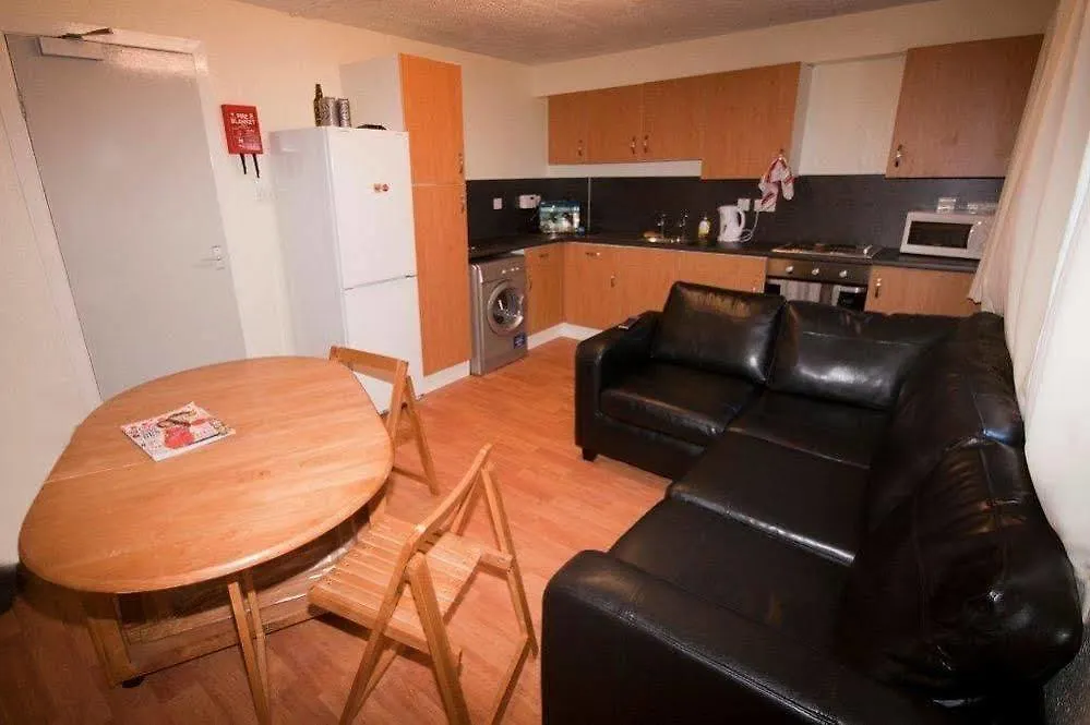 Destiny Student - Meadow Court Apartment Edinburgh United Kingdom