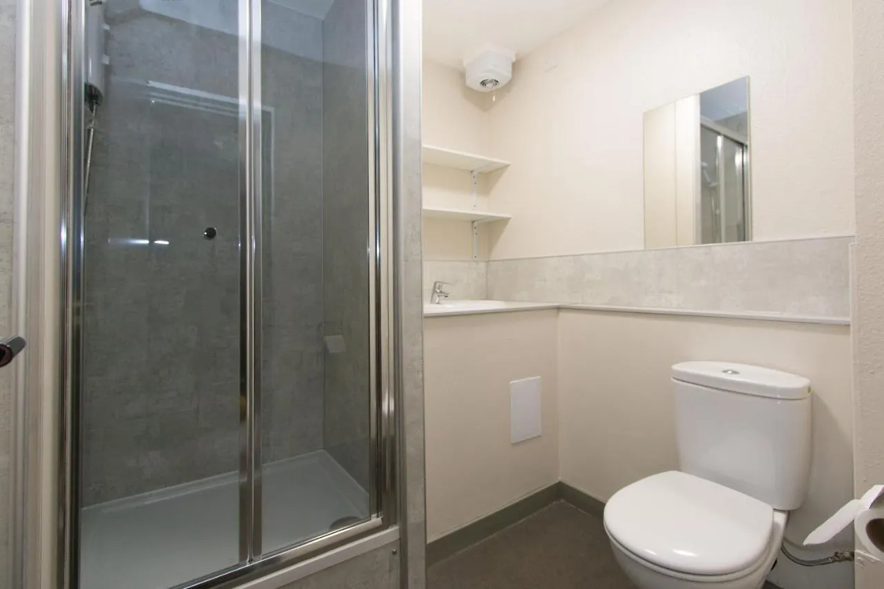 Destiny Student - Meadow Court Apartment Edinburgh